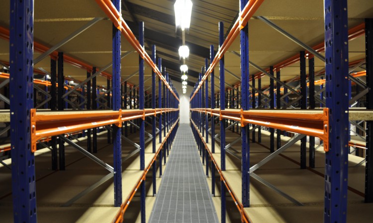 Medium-duty shelving