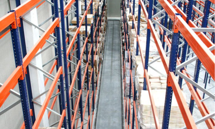 Heavy-duty pallet shelving