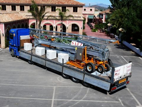 Self-erecting cranes
