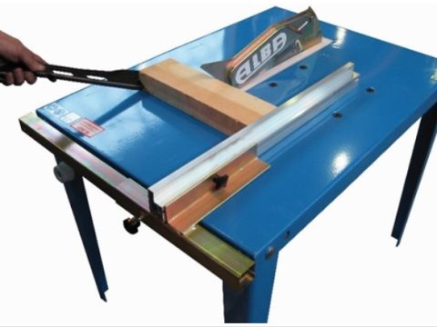 Wood cutting table