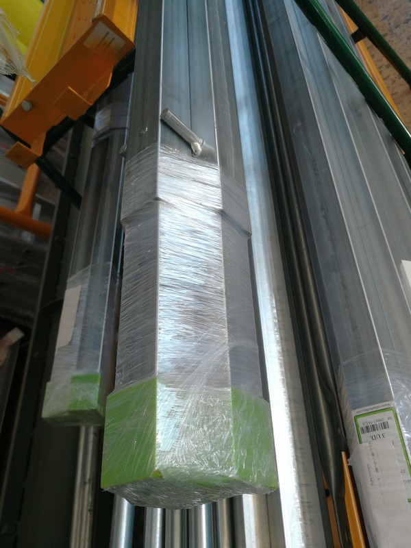 Extendable screed rail with spring and support foot