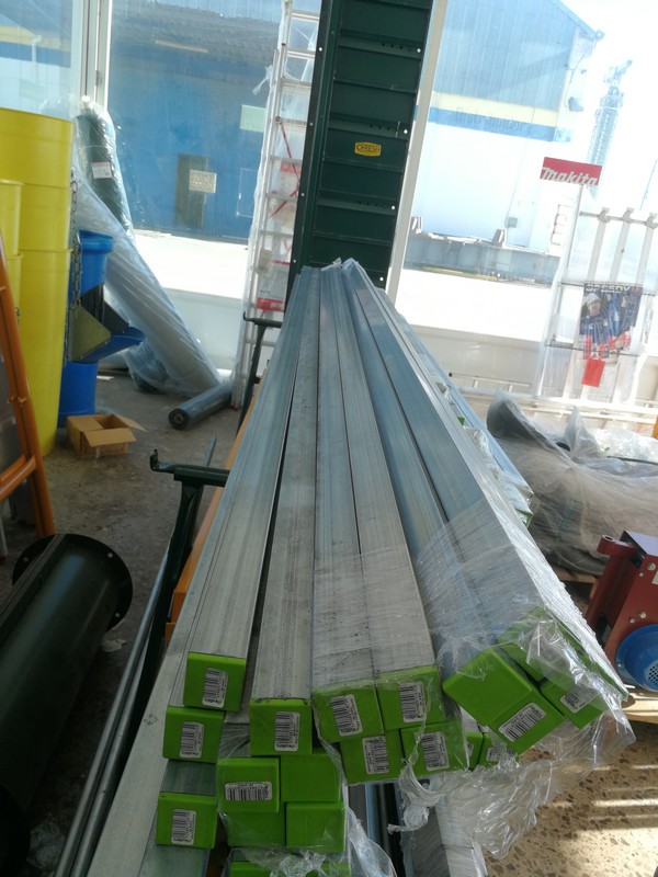 Fixed screed rails