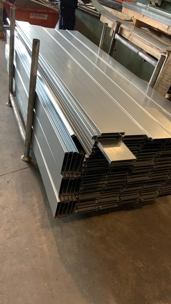 Metal toe board